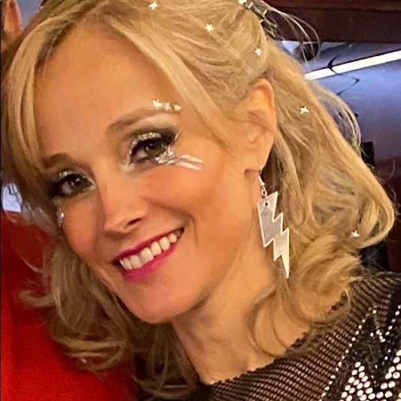 Meet your Posher, Allison - Picture 2 of 2